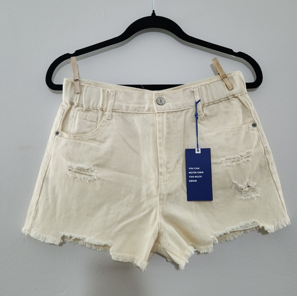 NWT Love Tree YellowDistressed Jean Shorts SZ M - Picture 1 of 4